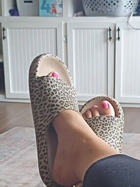 Leopard Print Slide Sandals - Women's Casual Slides Size 10.